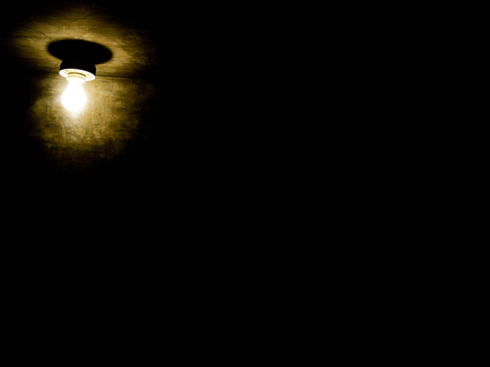 [Image: Little_lamp_in_dark_room.jpg]
